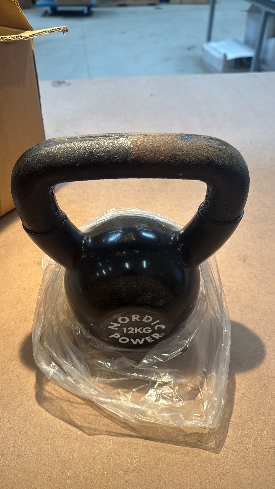 Kettlebell 12 Kg. Sort Støbejern og Vinyl - NORDIC POWER - DEMO